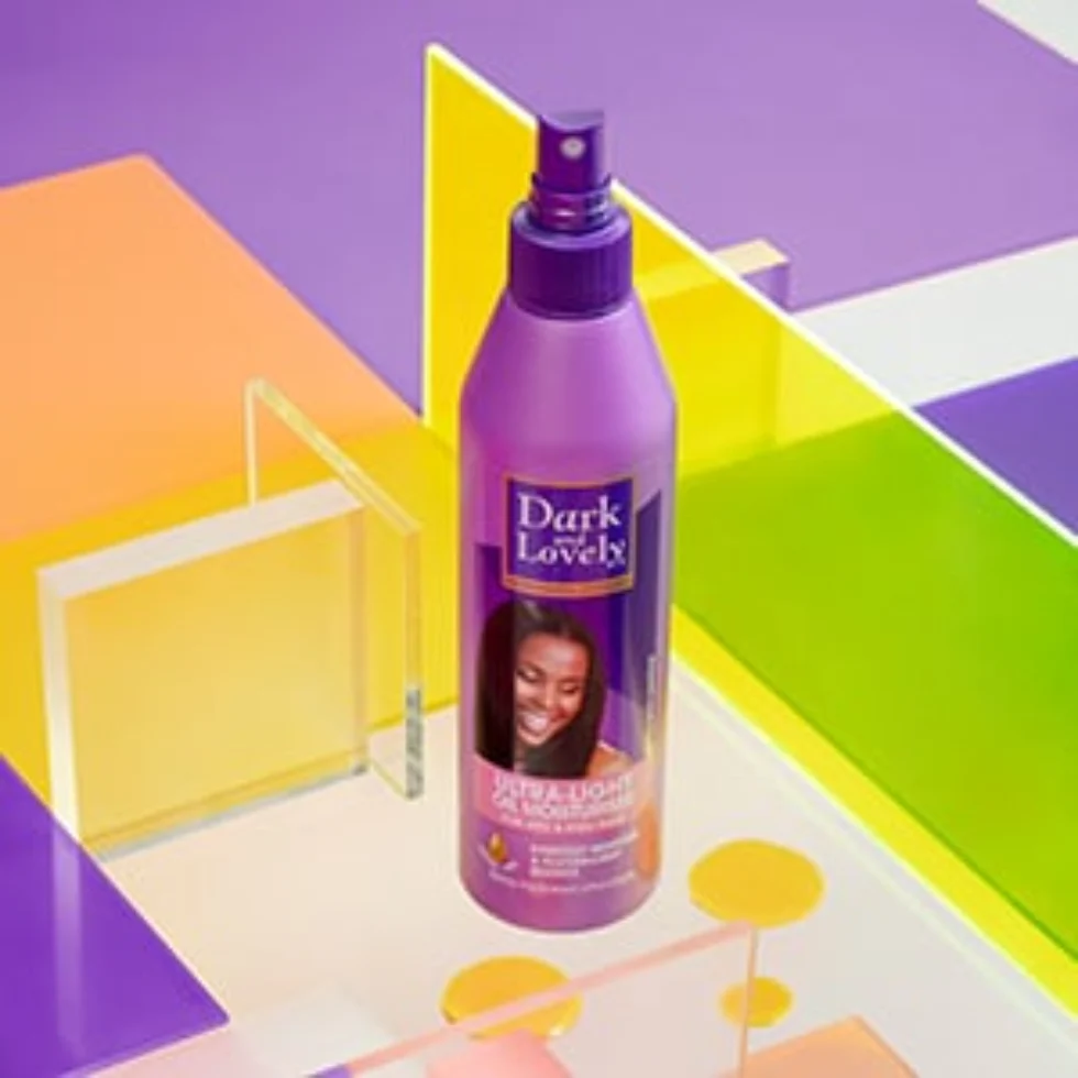 Dark & Lovely Ultra-Light Oil Moisturiser 250ml | Moisture & Shine Dry Hair - Image 3